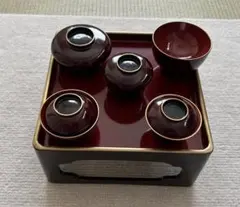 赤黒の仏具セット 5個とトレイ付き