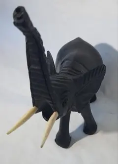アフリカ産木彫りのゾウ