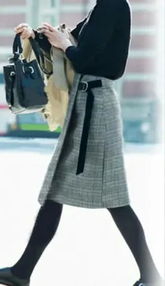 新品　Ｓサイズ　膝丈スカート　チェック柄　ブラック