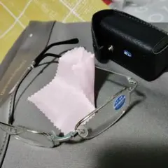 新品☆老眼鏡 +1.00 シルバーメタルフレーム☆ケースつき