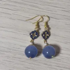 青色石のフック式ピアス