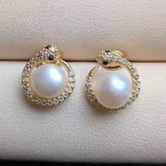 パールピアス　淡水真珠　スタッドピアス　直結　ホワイト　冠婚葬祭　スネーク　新品