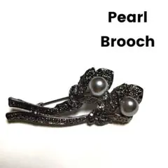 グレーパール付きの花モチーフブローチ　美品