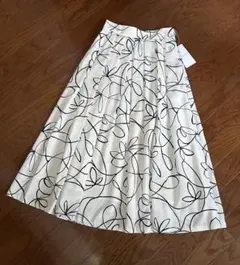 【新品タグ付き】TOMORROWLAND✴︎フレアスカート