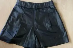 ZARA 黒 合成皮革 ショートパンツ