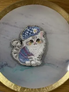 猫刺繍ビーズ　ブローチ