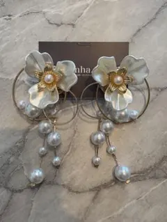 花モチーフのパールピアス