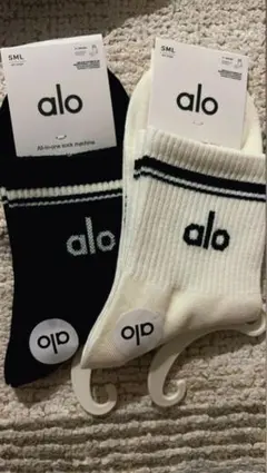 新品タグ付き alo yoga ソックス レディース 23-25cm 白 黒