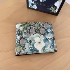 グッチ GGブルームス ラウンドファスナー 花柄青 - メルカリ