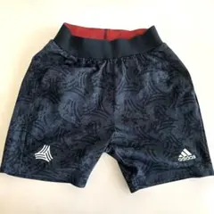 キッズ用　140cm adidas パターン入り ハーフパンツ 黒・赤