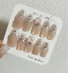 【现品】ベージュ系ネイルチップ ストーンリボンデザイン