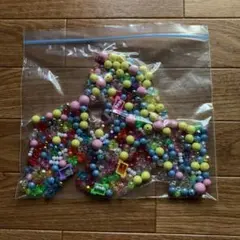 カラフルなビーズまとめ売り