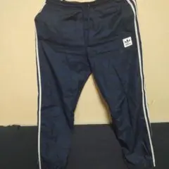 アディダスオリジナルナイロンジャージ3本ライン