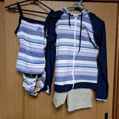 ストライプ柄フード付きラッシュガードとショートパンツセット