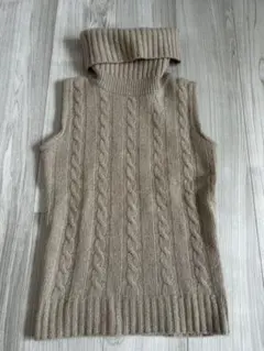 B donna　ビドンナ　ノースリーブ　タートルネックニット　クリーニング済み