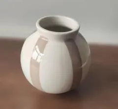 ストライプ陶器花瓶（黄色と白） ストライプ陶器花瓶（黄色と白） - メルカリ