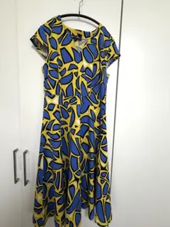 幾何学模様 青と黄色のワンピース XL-XXL