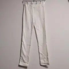 クリーム色 スリムフィットパンツ