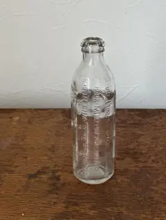 ヴィンテージ 北欧 東欧 エストニア ガラス製 デキャンタ 花瓶 赤い絵柄 ヴィンテージ 北欧 東欧 エストニア ガラス製 デキャンタ 花瓶 赤い