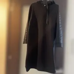 DAISY CORONETフード付き黒スウェットワンピース