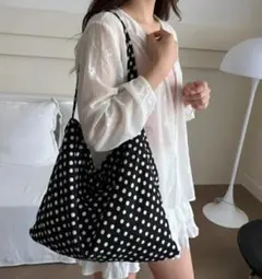 ​大人可愛い ドット柄 ショルダーバッグ 黒 エコバッグ 軽い コンパクト 新品