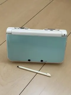 美品ニンテンドー　3DS LL 本体 ミントグリーン　タッチペン付き