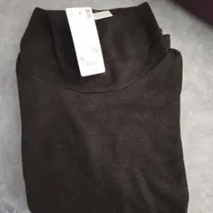 【新品未使用】 ユニクロ ソフトニットハイネックT
