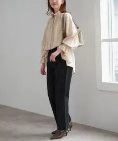 極美品✨１万❤️　ベージュ スローブイエナ　タイプライターフリルカラーブラウスのサムネイル