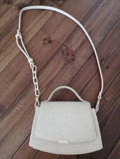 ❬ZARA❭ レザー風 ショルダーバッグ ベージュ