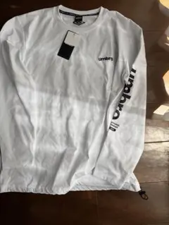 新品　 Lサイズ　umbro アンブロ　長袖Tシャツ　吸水速乾　ストレッチ　白