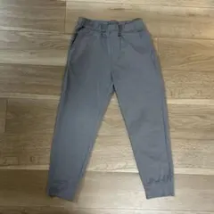 ユニクロ　ウルトラストレッチアクティブジョガーパンツ　グレー　140㎝