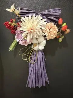 紫色のしめ縄飾り
