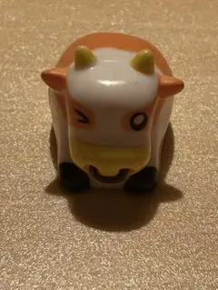 ウインクする牛のミニフィギュアのサムネイル
