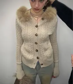 SHAGGIE ファー付きケーブルフードニットのサムネイル
