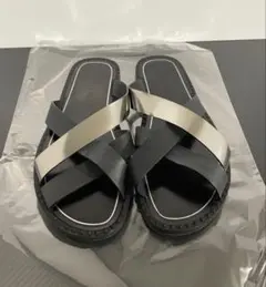 定価７万円　JIMMY CHOO クロスストラップ サンダル 42のサムネイル