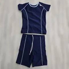 ネイビー 水泳用半袖トップスとショートパンツ