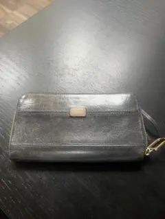 Chloe クロエ　長財布　ブラック　ワンポイント　ダメージ加工　ジップ　高級感のサムネイル