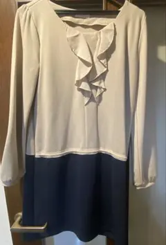 長袖　膝丈ワンピース