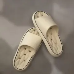 ホワイトスリッパ 黒いライン付き