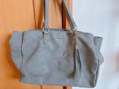 グレータッセル付きバッグ