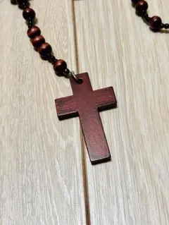 な*る様 【美品】木製のロザリオ（十字架のネックレス）