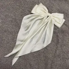 匿名配送　リボンバレッタ 白 ヘアアクセ 大きめ 推し活卒業式入学式結婚式発表会