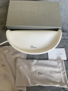 2026年最新】dior サングラスケースの人気アイテム - メルカリ