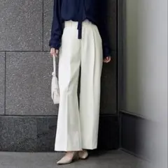 新品未使用タグ付き！ユアーズ　美シルエットタックワイドパンツ　ホワイト　M