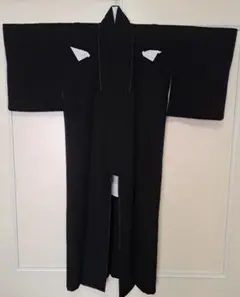 喪服着物 【黒着物】新品未使用　しつけ糸有り　五つ紋入り