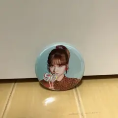 TWICE MOMO 缶バッジ