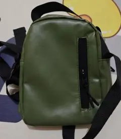 オリーブグリーン ボディバッグ