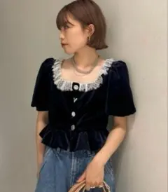 即完売⭐︎LILY BROWNリリーブラウン2WAYデコルテフリルトップス 赤