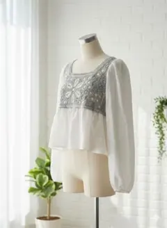 【Mサイズ】刺繍入り長袖トップス