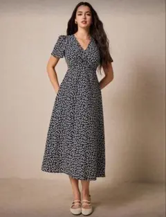 ネイビー花柄Vネック半袖ワンピース